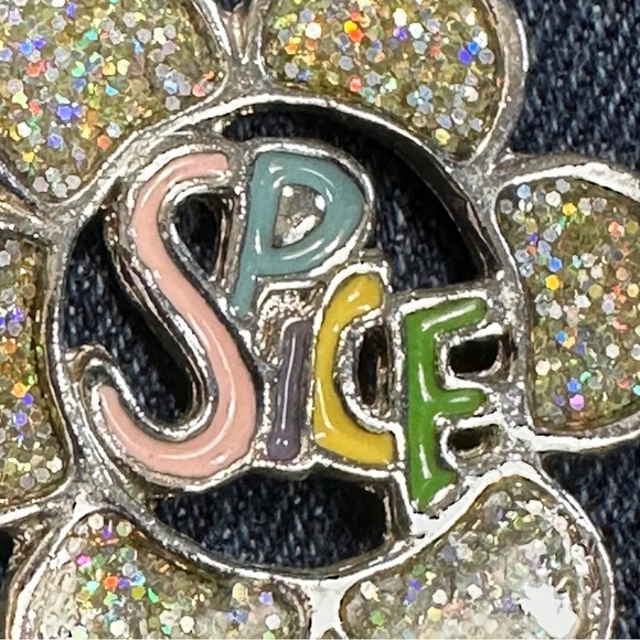 Vintage Spice Girls necklace, sparkly, flower shape, 1.25" diameter, rare - Picture 3 of 5